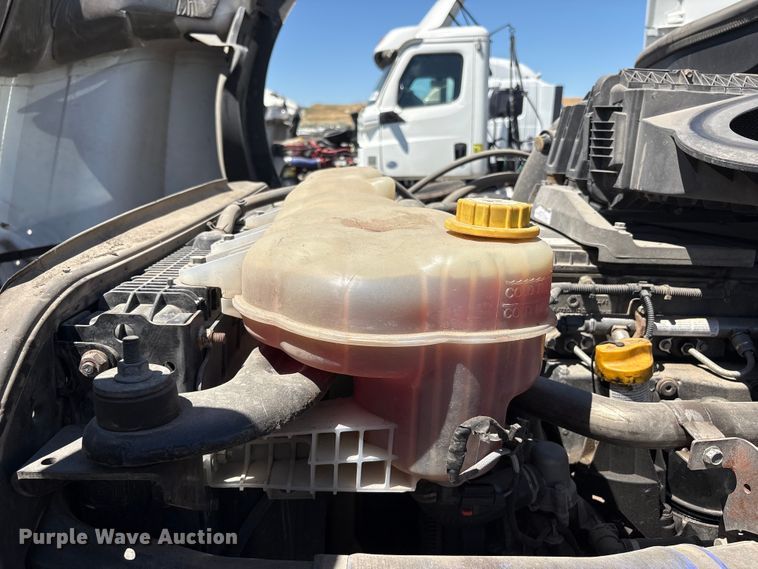 image for item YA1864 2020 Freightliner Cascadia semi truck