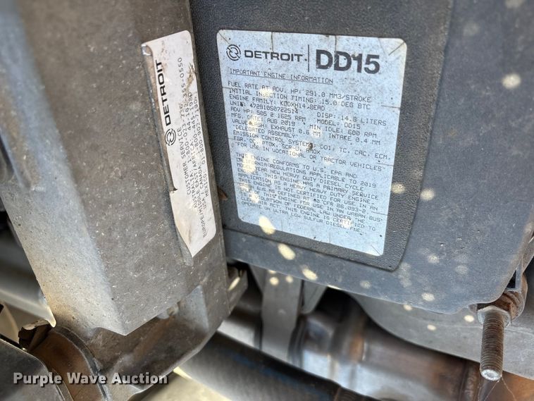image for item YA1864 2020 Freightliner Cascadia semi truck