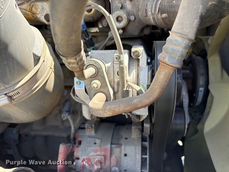 image for item YA1864 2020 Freightliner Cascadia semi truck
