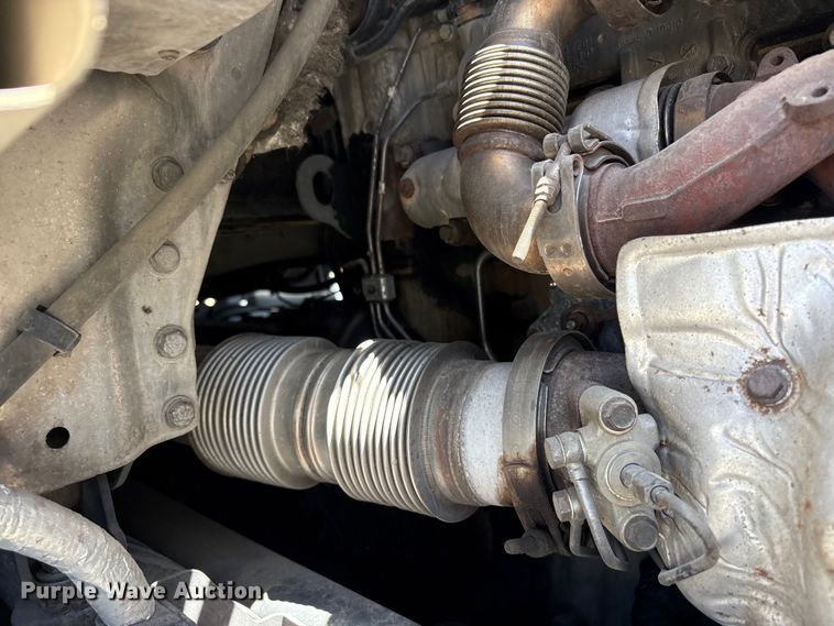 image for item YA1864 2020 Freightliner Cascadia semi truck