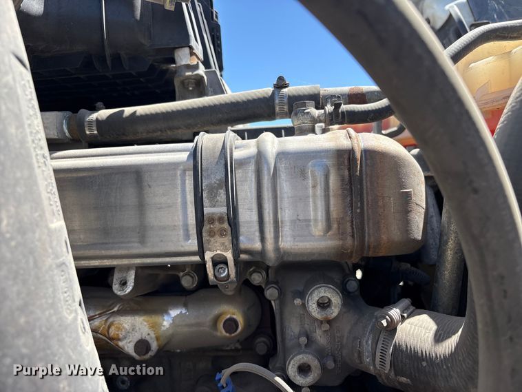 image for item YA1864 2020 Freightliner Cascadia semi truck
