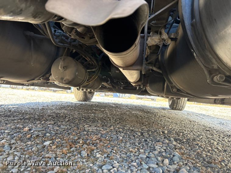 image for item YA1864 2020 Freightliner Cascadia semi truck