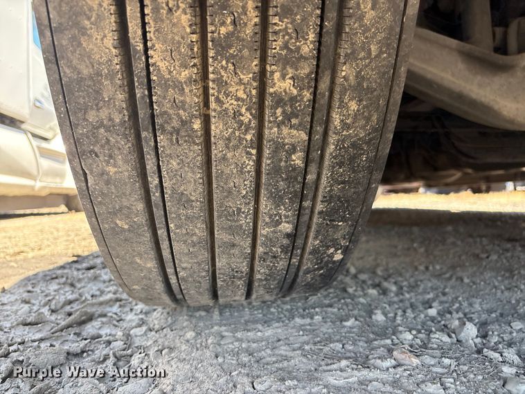 image for item YA1864 2020 Freightliner Cascadia semi truck