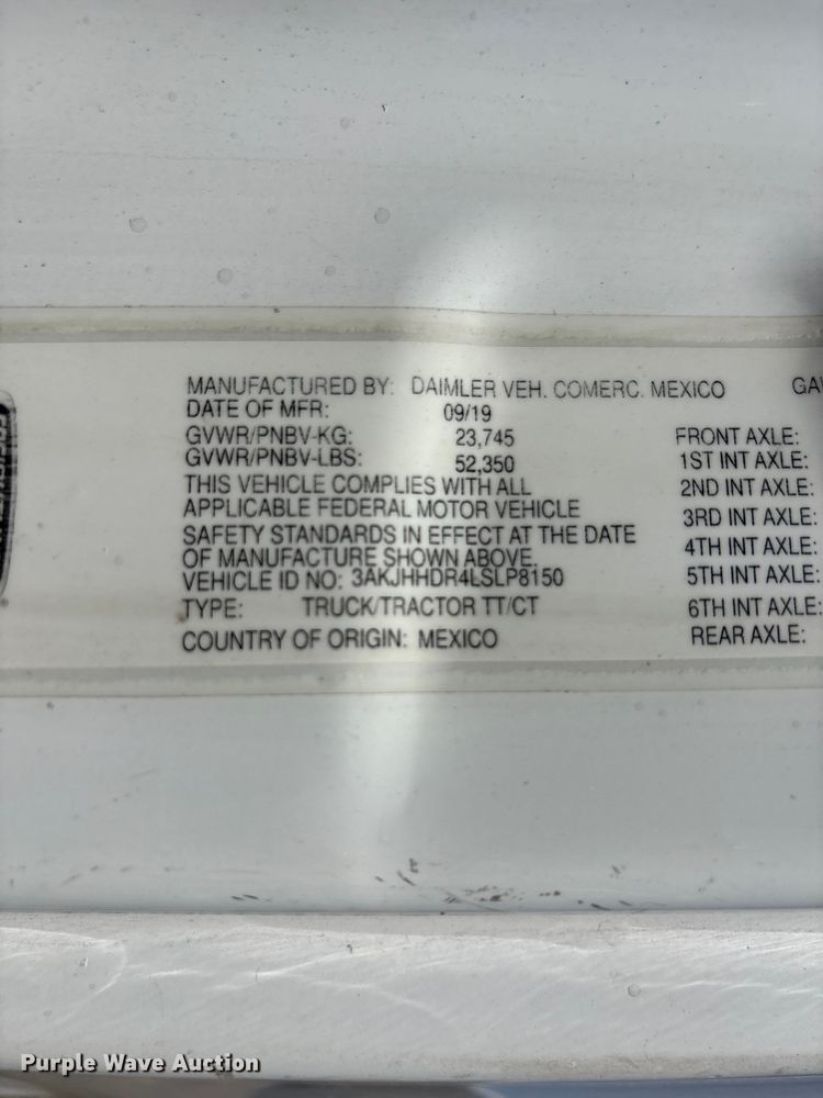 image for item YA1864 2020 Freightliner Cascadia semi truck