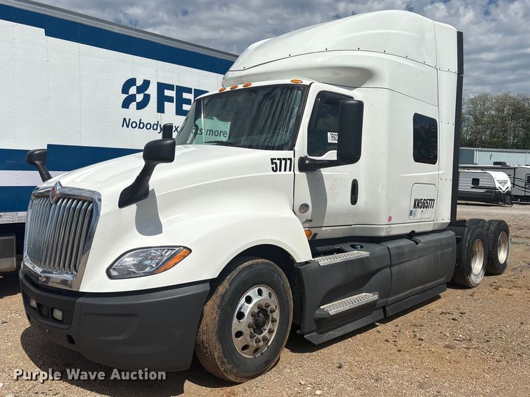 image for item YA2430 2019 International LT625 semi truck