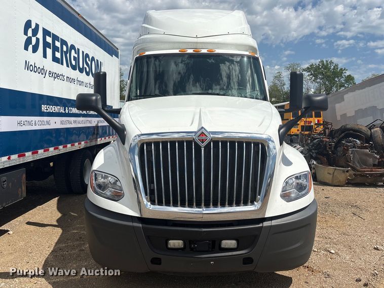image for item YA2430 2019 International LT625 semi truck