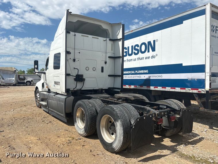 image for item YA2430 2019 International LT625 semi truck