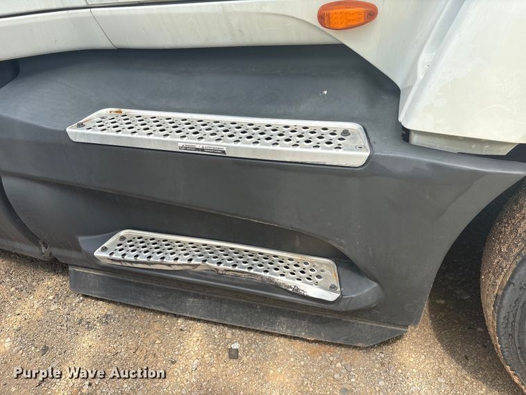 image for item YA2430 2019 International LT625 semi truck