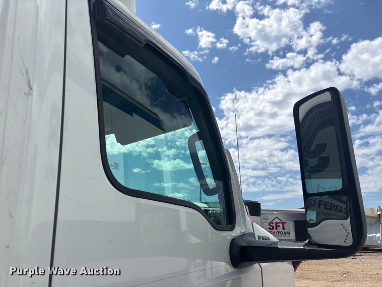image for item YA2430 2019 International LT625 semi truck