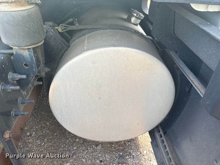 image for item YA2430 2019 International LT625 semi truck