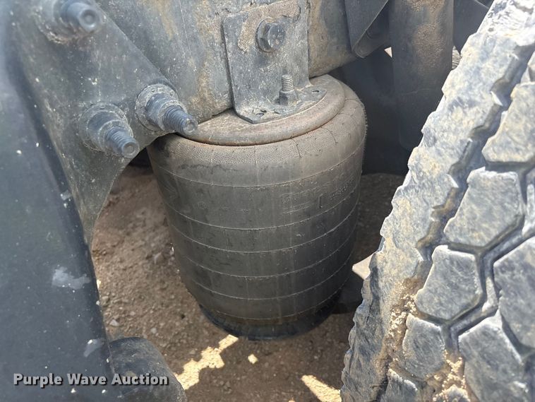 image for item YA2430 2019 International LT625 semi truck