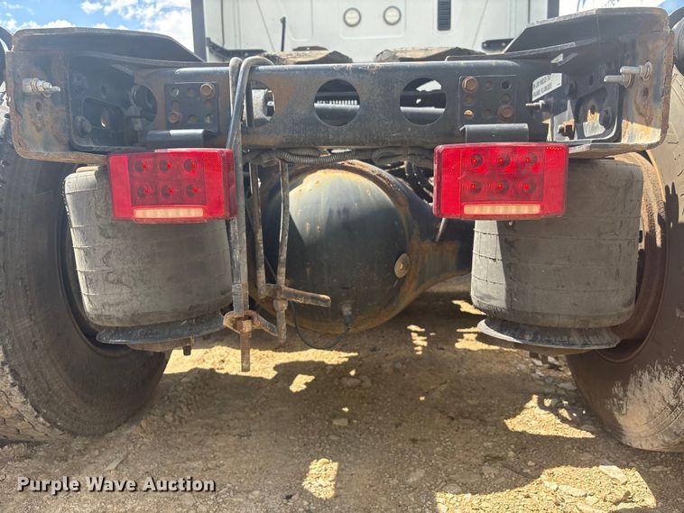 image for item YA2430 2019 International LT625 semi truck