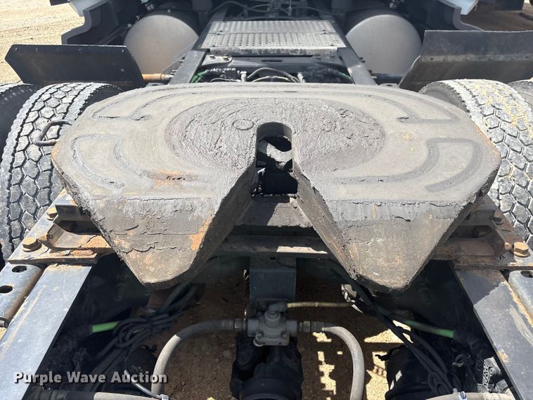 image for item YA2430 2019 International LT625 semi truck