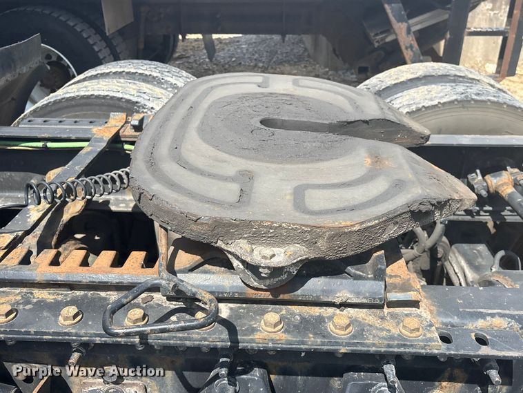image for item YA2430 2019 International LT625 semi truck