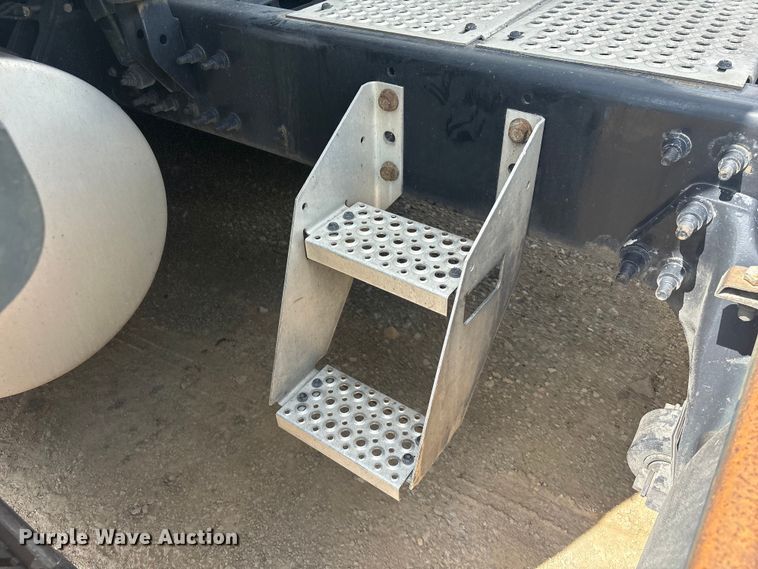 image for item YA2430 2019 International LT625 semi truck