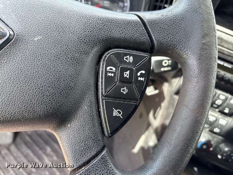 image for item YA2430 2019 International LT625 semi truck