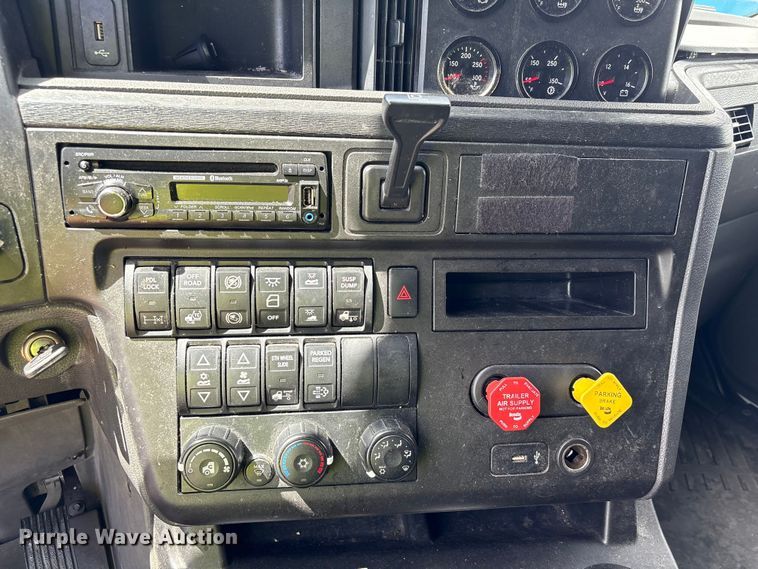 image for item YA2430 2019 International LT625 semi truck