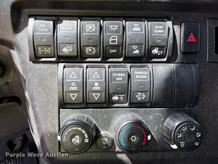 image for item YA2430 2019 International LT625 semi truck