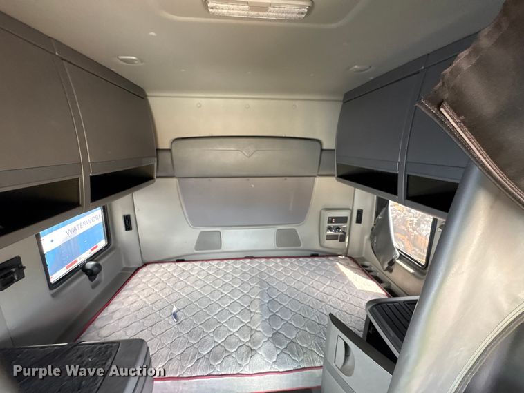 image for item YA2430 2019 International LT625 semi truck