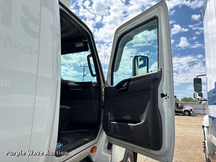 image for item YA2430 2019 International LT625 semi truck