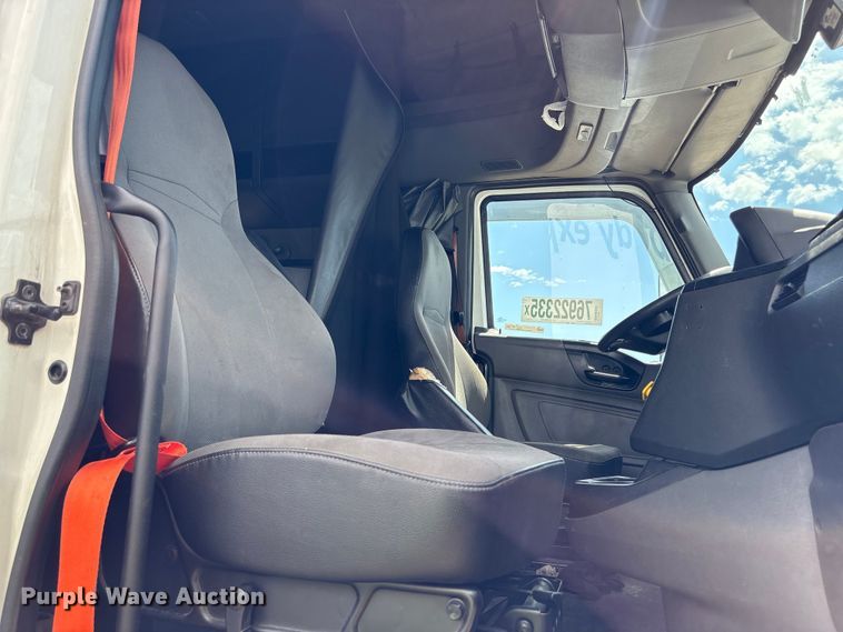 image for item YA2430 2019 International LT625 semi truck
