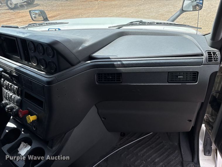 image for item YA2430 2019 International LT625 semi truck