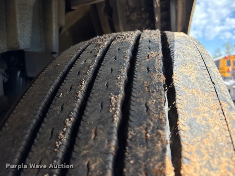 image for item YA2430 2019 International LT625 semi truck