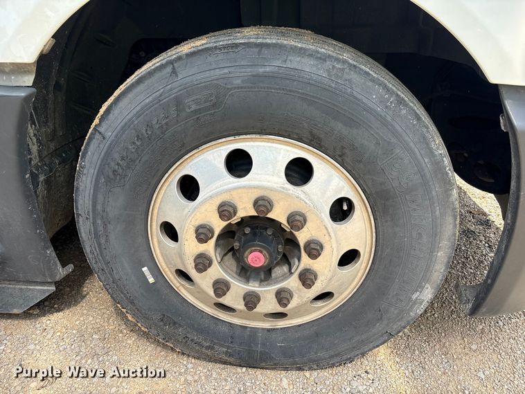 image for item YA2430 2019 International LT625 semi truck