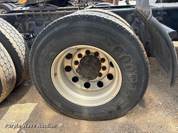 image for item YA2430 2019 International LT625 semi truck