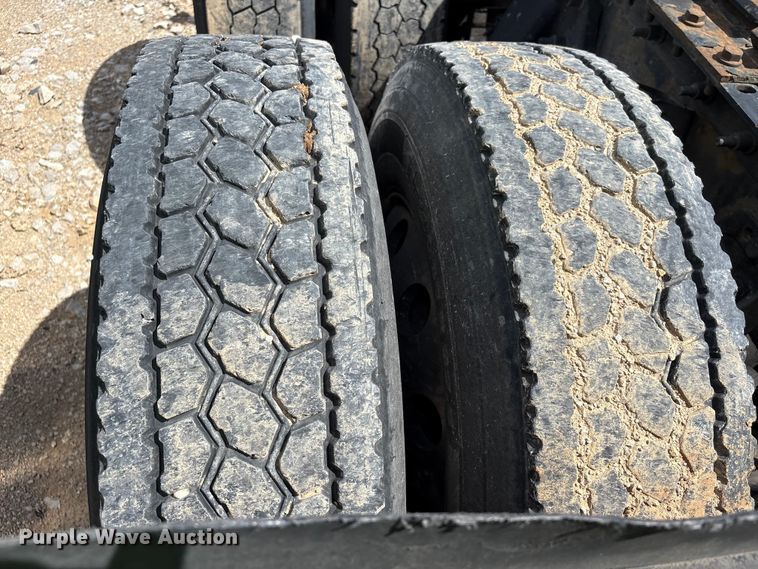 image for item YA2430 2019 International LT625 semi truck