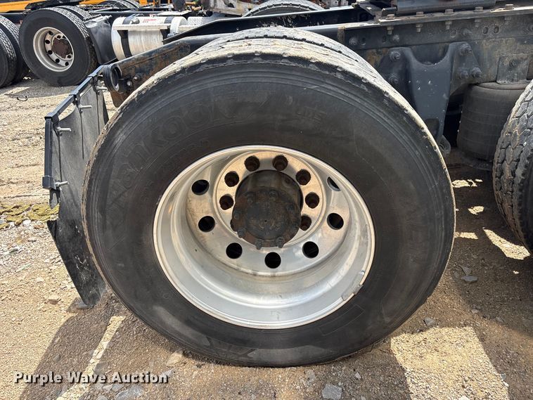 image for item YA2430 2019 International LT625 semi truck
