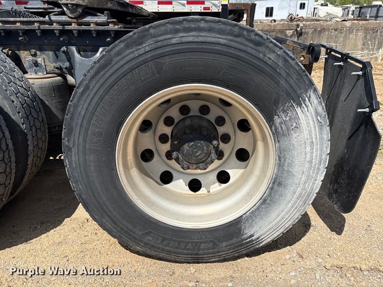 image for item YA2430 2019 International LT625 semi truck