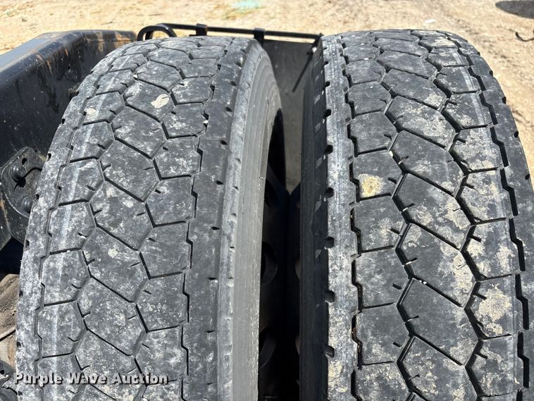 image for item YA2430 2019 International LT625 semi truck