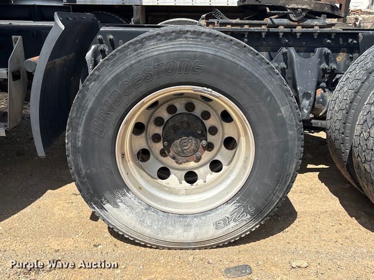 image for item YA2430 2019 International LT625 semi truck