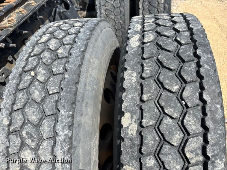 image for item YA2430 2019 International LT625 semi truck