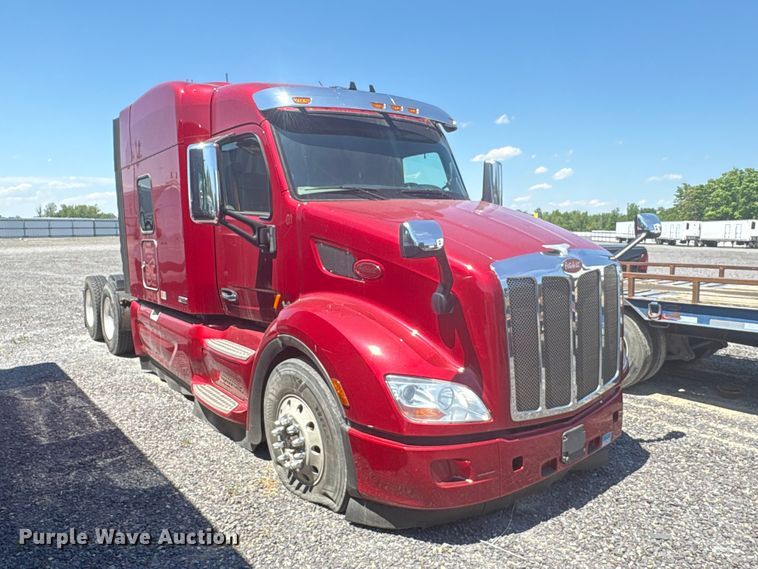 image for item YA2540 2018 Peterbilt 579 semi truck