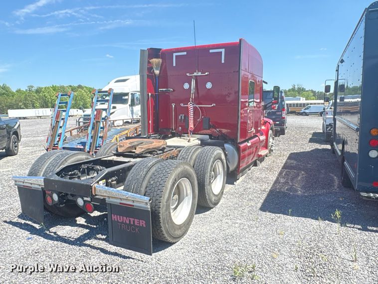 image for item YA2540 2018 Peterbilt 579 semi truck