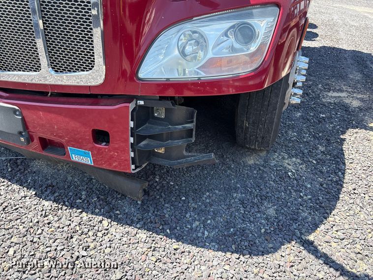 image for item YA2540 2018 Peterbilt 579 semi truck