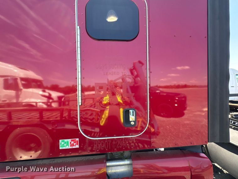 image for item YA2540 2018 Peterbilt 579 semi truck