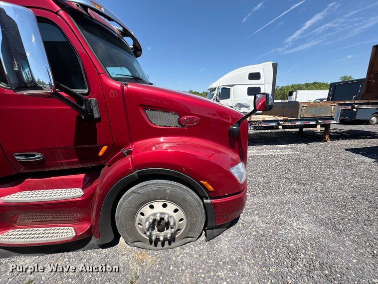 image for item YA2540 2018 Peterbilt 579 semi truck