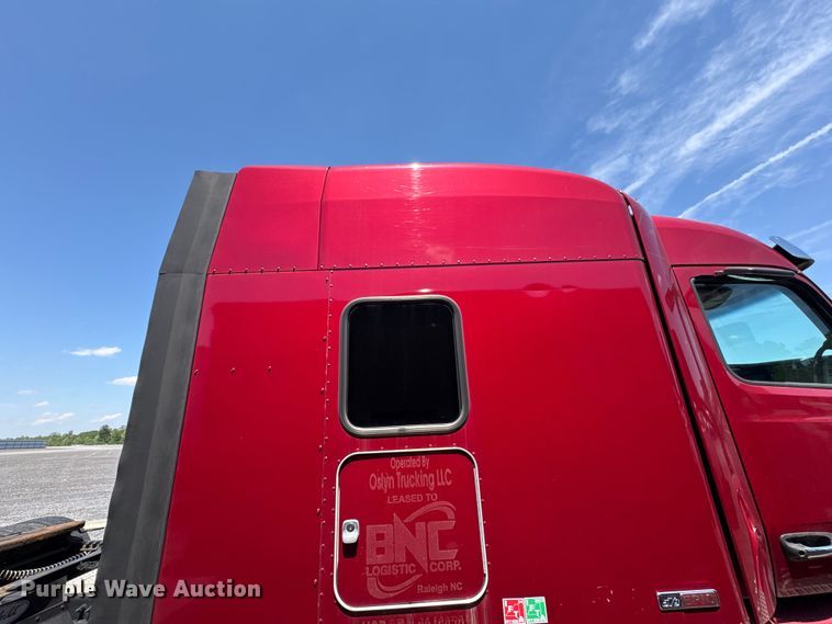 image for item YA2540 2018 Peterbilt 579 semi truck