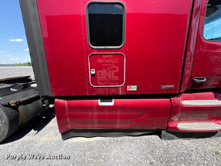 image for item YA2540 2018 Peterbilt 579 semi truck