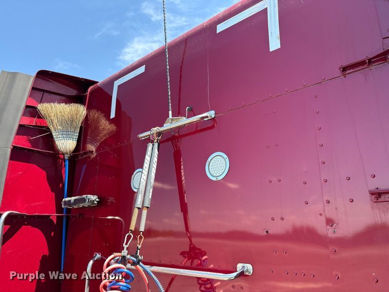 image for item YA2540 2018 Peterbilt 579 semi truck