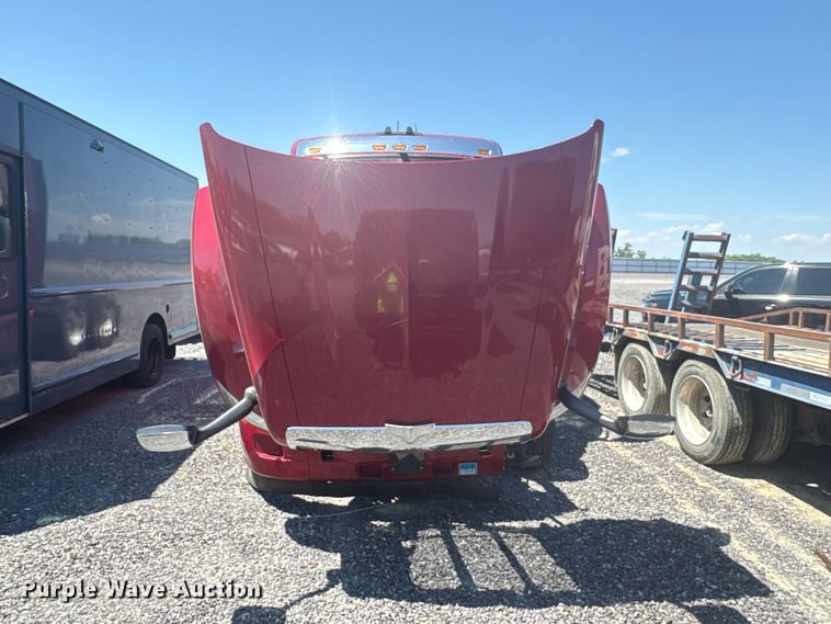 image for item YA2540 2018 Peterbilt 579 semi truck