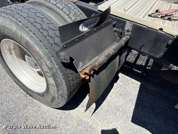 image for item YA2540 2018 Peterbilt 579 semi truck