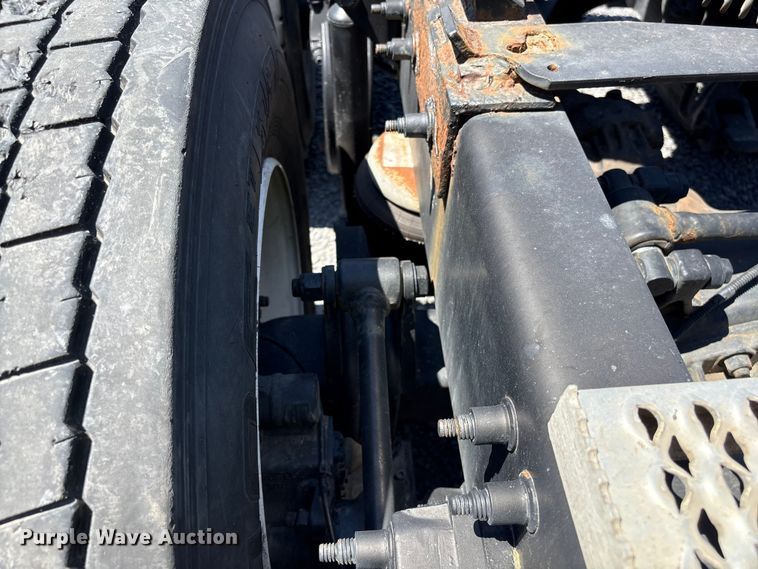 image for item YA2540 2018 Peterbilt 579 semi truck
