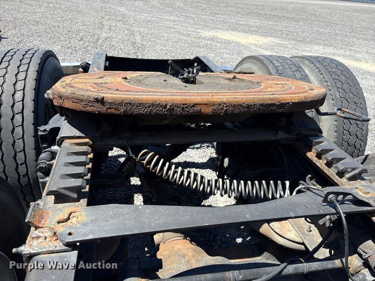 image for item YA2540 2018 Peterbilt 579 semi truck