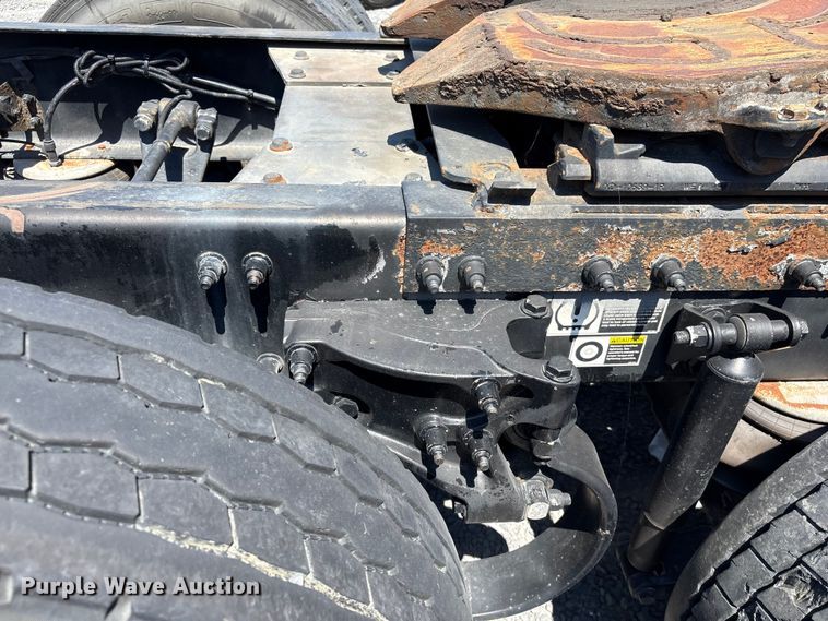 image for item YA2540 2018 Peterbilt 579 semi truck