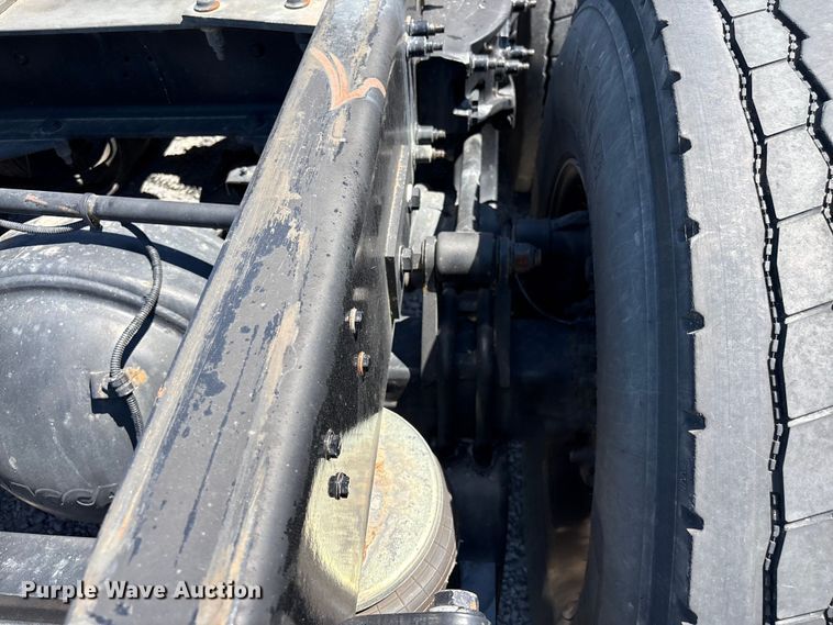 image for item YA2540 2018 Peterbilt 579 semi truck