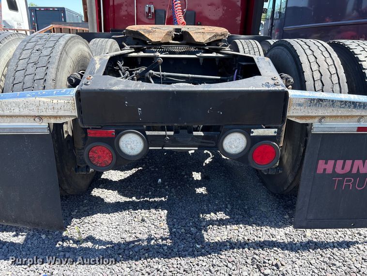 image for item YA2540 2018 Peterbilt 579 semi truck